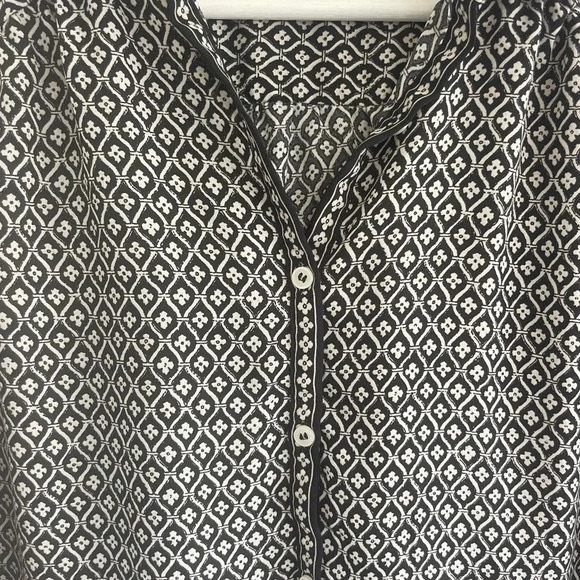 Max Studio 3/4 Button Down Geometric Blue White Blouse Size Medium - Picture 7 of 7